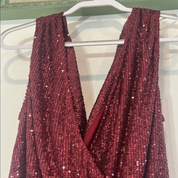 Lulu’s plunging v neck drape Sequin Burgundy One Piece bodysuit women’s medium - Picture 4 of 10